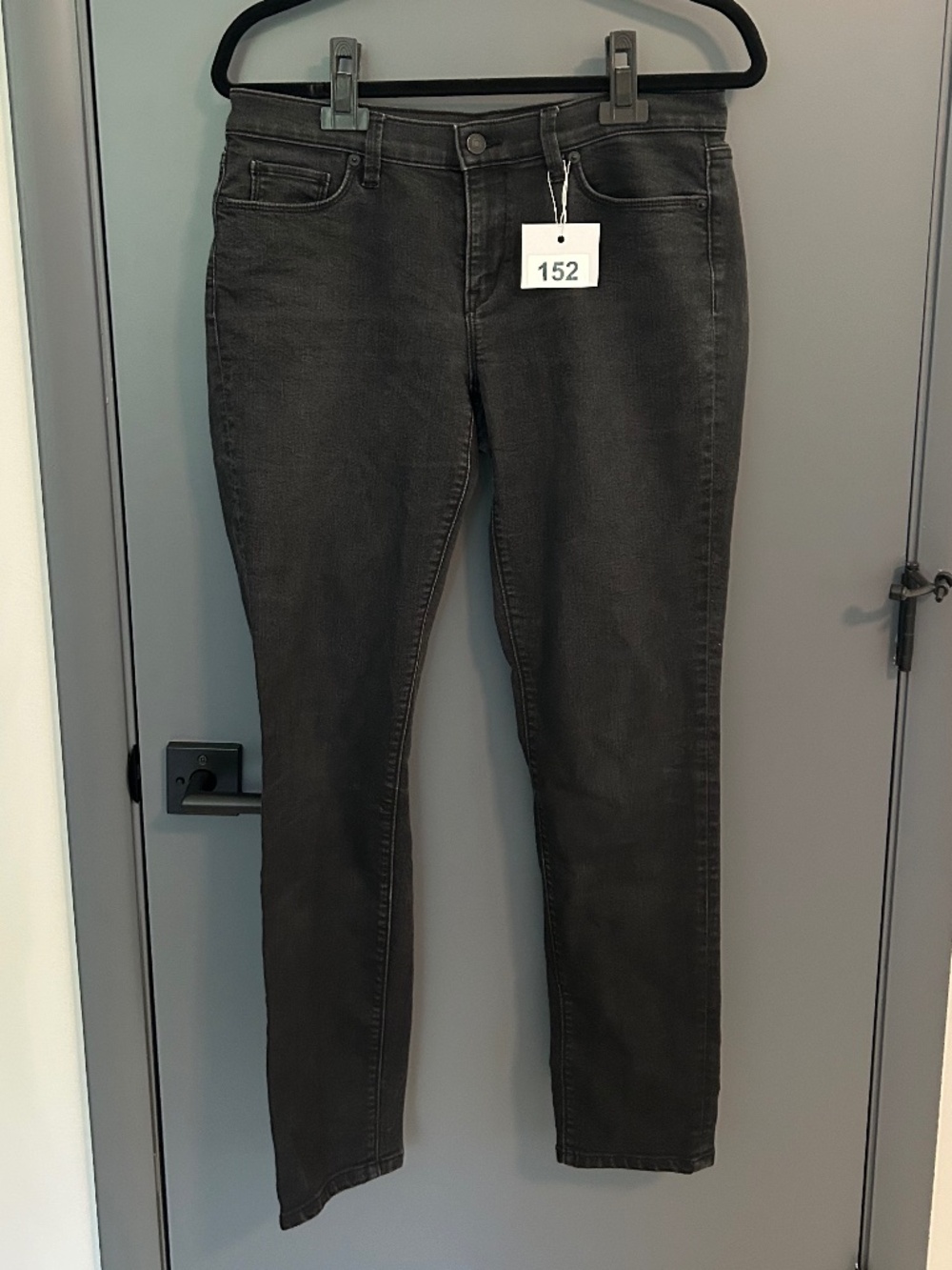 152 LOFT Black Skinny Jeans